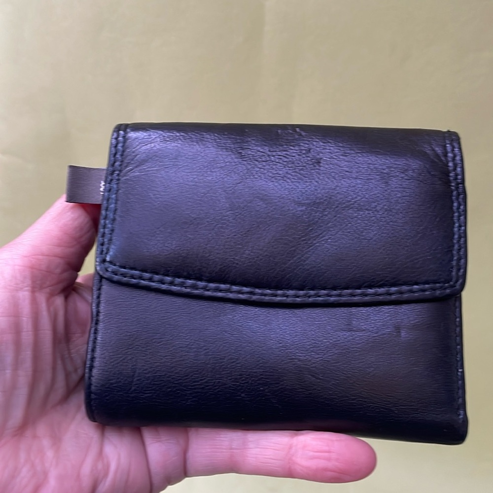 New vintage black /silver Wilsons leather trifold wallet